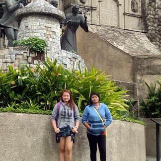 Our team members Laysa (Mitch) of SELFiES Pagsanjan and Roxanne of SELFiES Guimba enjoy the sights and tastes of Cebu City.