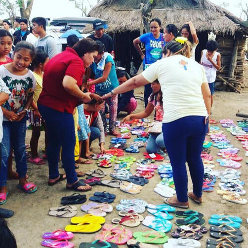 We are blessed to be a part of a gift giving to our kababayans in Sitio Tuazon, Brgy. Cabileo, Cuyapo, Nueva Ecija.tled We are blessed to be a part of a gift giving to our kababayans in Sitio Tuazon, Brgy. Cabileo, Cuyapo, Nueva Ecija.tled